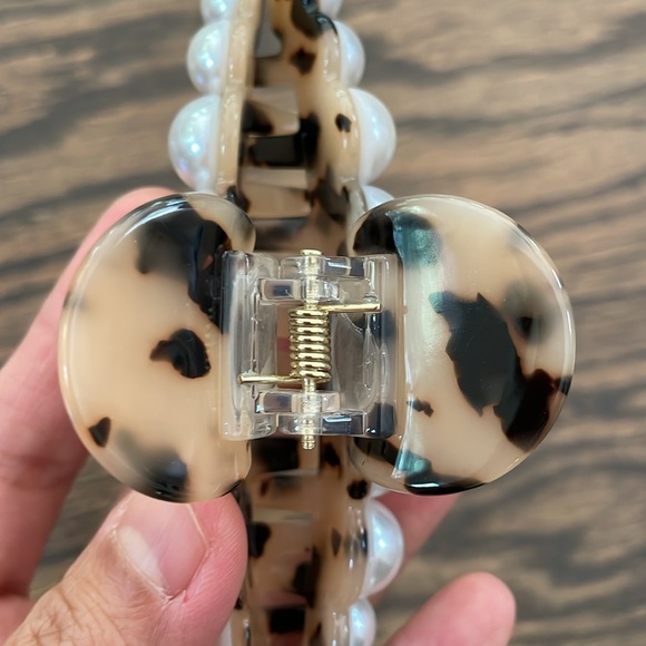 NEW bundle of 2 tortoise shell claw hair clips - Picture 4 of 10